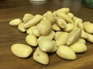 almonds-1109734_640